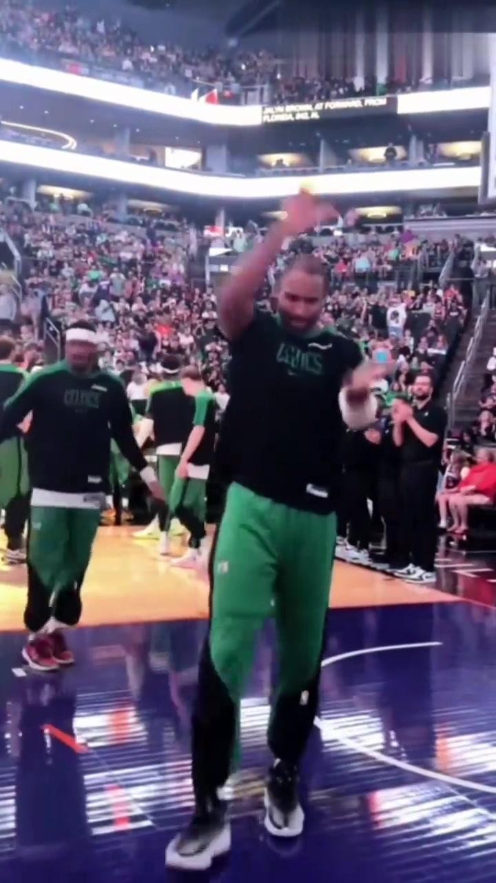 关于猛龙险胜凯尔特人B队，杰伦·布朗制霸全场的信息